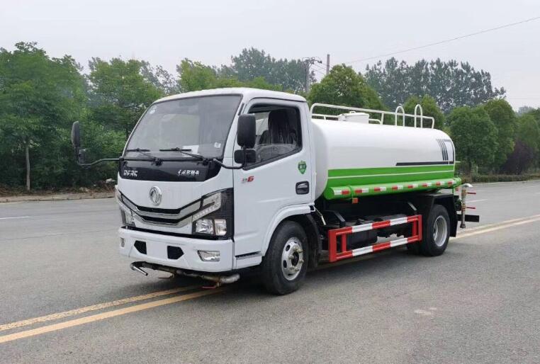东风小多利卡洒水车