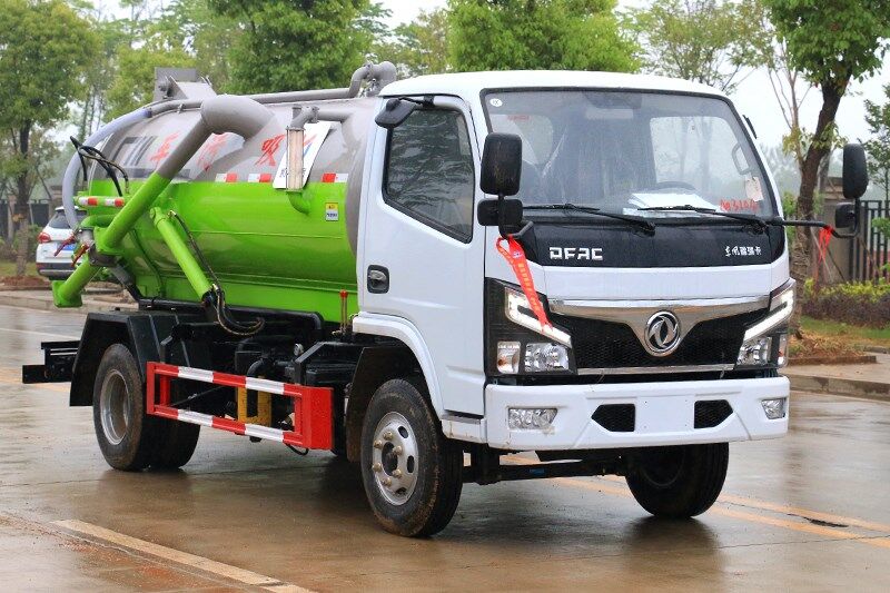 东风小多利卡吸污车