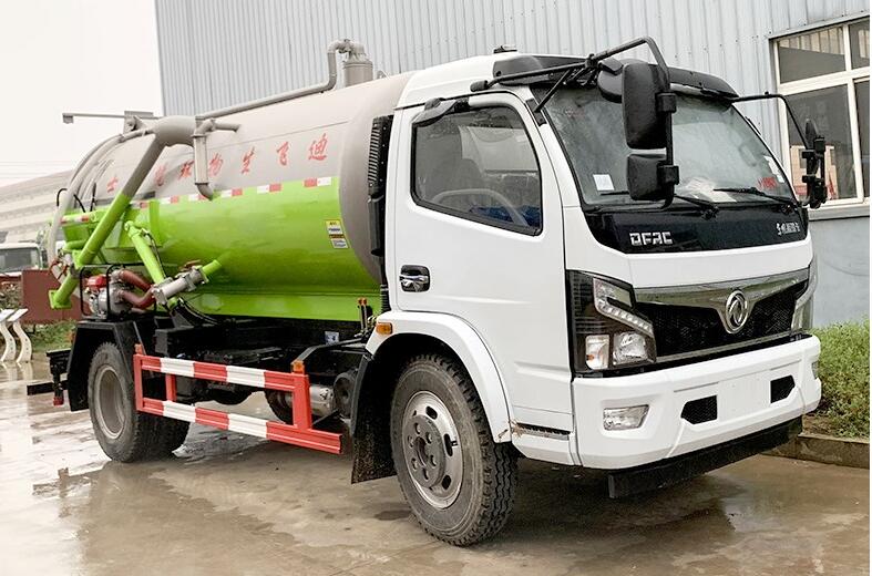 东风多利卡吸污车