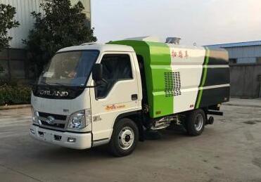 福田小卡扫路车