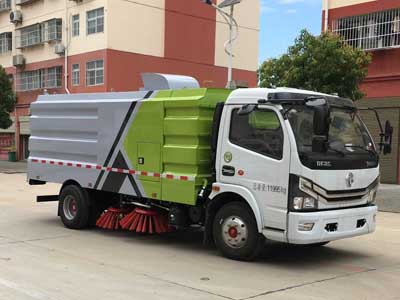 东风多利卡扫路车